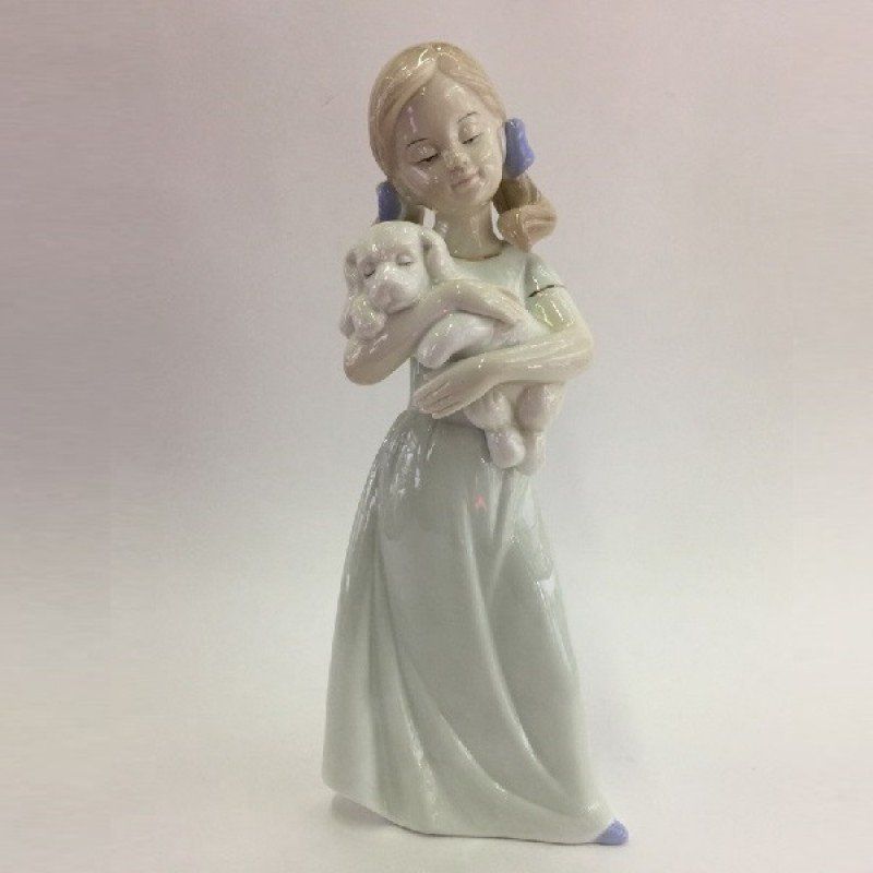 Статуэтка "Девочка с собачкой на руках", фарфор, 30см, HP 180